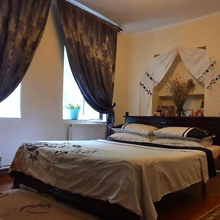 Authentic Apartment In The Centre キシナウ エクステリア 写真